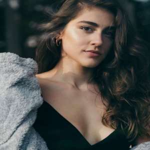 Nil Sude Albayrak Birthday, Real Name, Age, Weight, Height, Family ...