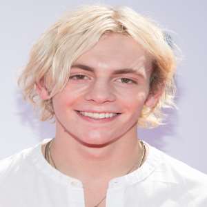Ross Lynch Birthday, Real Name, Age, Weight, Height ...