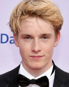 Louis Hofmann Birthday, Real Name, Age, Weight, Height, Family, Facts ...