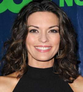 Alana De la Garza Birthday, Real Name, Age, Weight, Height, Family ...