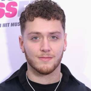 Bazzi Birthday, Real Name, Age, Weight, Height, Family, Facts, Contact ...