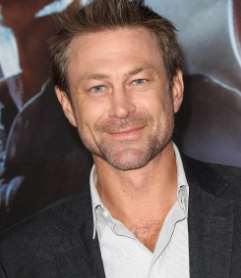 Connor Trinneer Birthday, Real Name, Age, Weight, Height, Family, Facts 