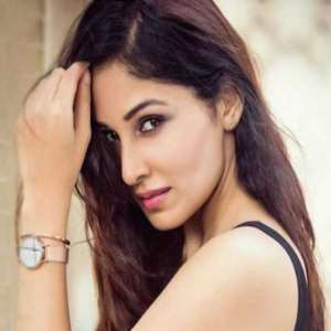 Pooja Chopra Birthday, Real Name, Age, Weight, Height, Family, Facts ...