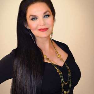 Crystal Gayle Birthday, Real Name, Age, Weight, Height, Family, Facts ...