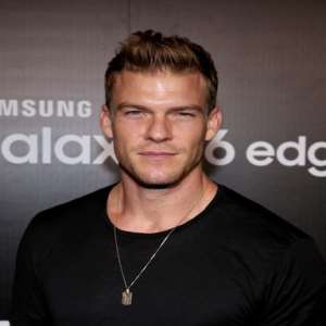 Alan Ritchson Birthday, Real Name, Age, Weight, Height, Family, Facts 