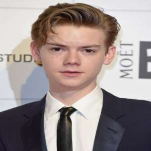 Thomas Brodie-Sangster Birthday, Real Name, Age, Weight, Height, Family ...