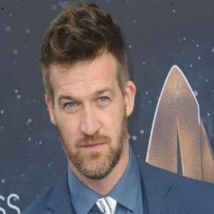 Kenneth Mitchell (Actor) Birthday, Real Name, Age, Weight, Height ...