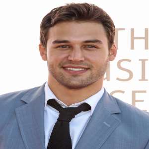 Ryan Guzman Birthday, Real Name, Age, Weight, Height, Family, Contact.