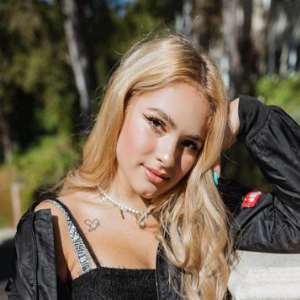 Michelle Kenealy Michelle Kennelly Birthday, Real Name, Age, Weight, Height, Family ...
