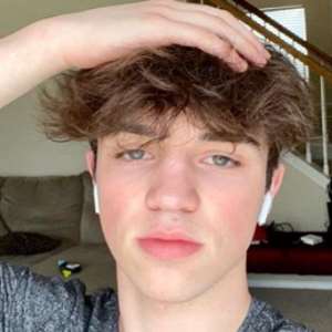 Hunter Lasater Birthday, Real Name, Age, Weight, Height, Family, Facts ...