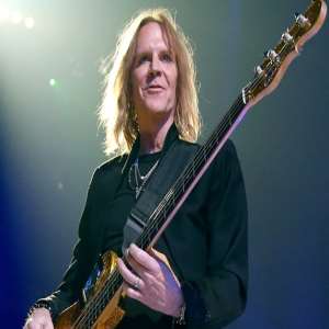 Tom Hamilton Birthday, Real Name, Age, Weight, Height, Family, Facts ...