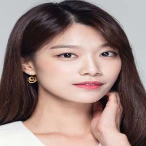 Lee Joo-Woo Birthday, Real Name, Age, Weight, Height, Family, Facts ...