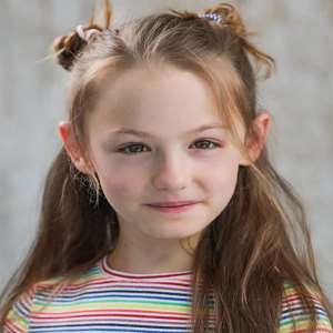 Amelie Bea Smith Birthday, Real Name, Age, Weight, Height, Family ...