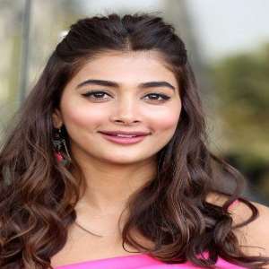 Pooja Hegde Birthday, Real Name, Age, Weight, Height, Family, Facts ...