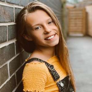 Lilly May Hall Birthday, Real Name, Age, Weight, Height, Family, Facts ...