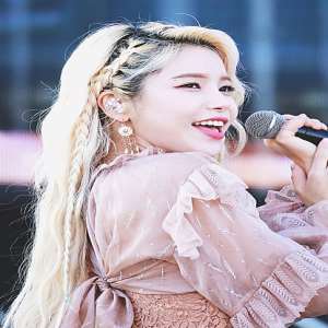 Solar (Singer) Birthday, Real Name, Age, Weight, Height, Family, Facts ...