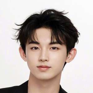Guo Junchen Birthday, Real Name, Age, Weight, Height, Family, Facts ...