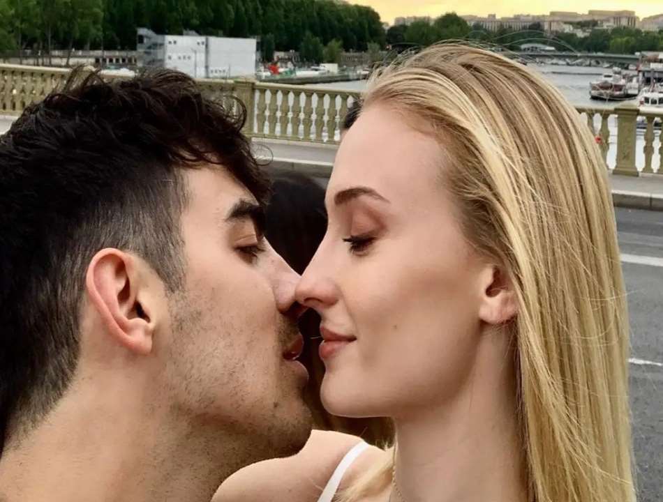 Joe Jonas Gives Emotional Performance Amidst Divorce from Sophie Turner