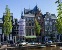 The oldest residential house in the city is also located on the bank of this canal.