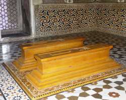 Mirza Ghiyas whose tomb is housed by the building along with his wife was an important Mughal official from Iran and served Akbar Mirza Ghiyas whose tomb is housed by the building along with his wife was an important Mughal official from Iran and served Akbar.