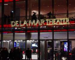 Local theaters like the neo-Renaissance Stadsschouwburg are also located here where you can enjoy stand-up comedy, classical music, and musicals.