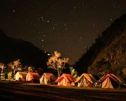Many visitors prefer to camp at the site. Spending night at bone fire, singing and enjoying with friends and wake up with the chirping of birds is als