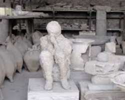 The archaeologists had made a plaster cast of the victim by placing plaster between the empty spaces in the ash layers. The replicas tell the exact po