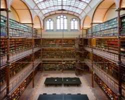 The museum also has a huge library which is considered the largest library in the Netherlands. ( So if you are fond of reading books then you must vis