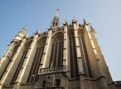 The royal chapel was built in the 13th century by King Saint-Louis for the purpose of housing his collection of religious relics. It was built in the 