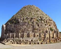 The site is also close to the great Royal Mausoleum Of Mauritania which is the tomb of the last king and queen of the Mauretania Kingdom. If you have 