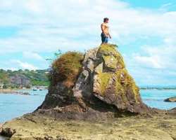 He is a travel enthusiast and visited Auckland, New Zealand in April 2009.