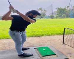 The actor likes to play golf.