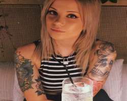 She is a tattoo lover and has several tattoos on her hands, shoulders, and other body parts.