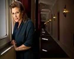 He was engaged to Carrie Fisher but the engagement came to an end when she go back to his previous boyfriend musician Paul Simon.
