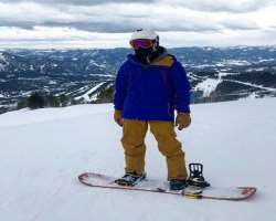 He enjoys adventure sports including Ice skii. 