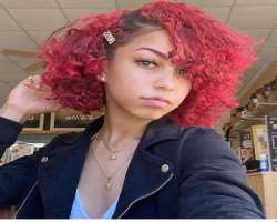 She loves to dye her hair with different colours and keeps herself up to date with the latest ongoing trends.