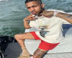 Like many other rappers, he is also a tattoo lover and has various tattoos on his hands, legs and other body parts.