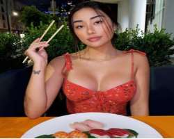 Elleriemarie eating non vegetarian food