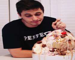 The star is a big fan of ice cream and can also eat it at midnight.