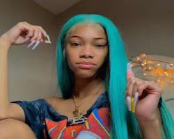 She is a big fan of nail arts and often get it done through an expert.