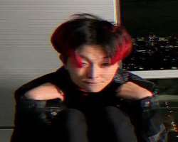 Jefo did experiment with his hair and tried various colors for his hair.
