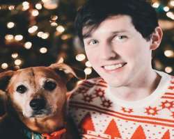 The star also has a dog with whom he loves to play and spend his free time.