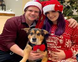 Lauren is an animal lover and often adopts dogs and cats in her home. She live with her dog Dexter for a long time.