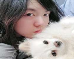 The star is accompanied by a dog in her home. She named the dog Temmie.