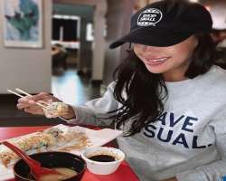 LoveMelisaMichelle eating non vegetarian food