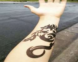 The star has a dragon tattoo on his arm.