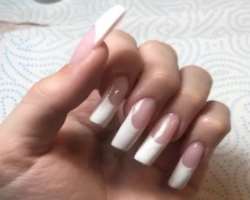 In addition to being a makeup guru, he is also learning to be perfect in nail art.