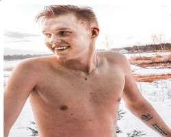 The star loves tattoos and has engraved at least two tattoos on his left wrist.