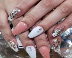 She is also a very good nail artist.