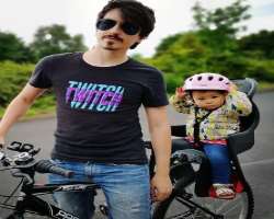 His daughter Evelyn accompanies him wherever he goes His daughter Evelyn accompanies him wherever he goes.